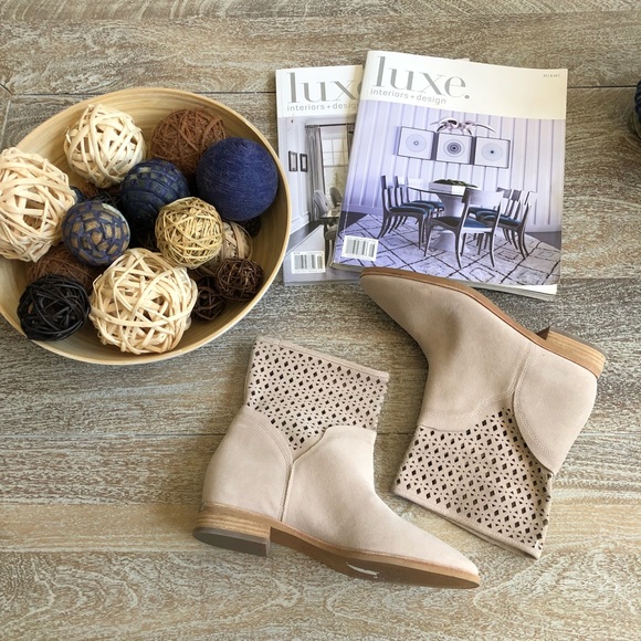 Michael Kors Sunny Bootie - Picture 2 of 9